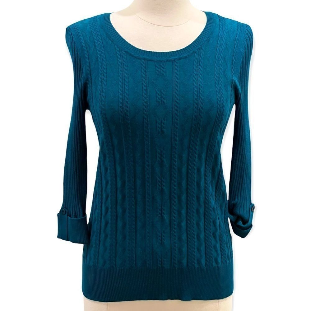 Debbie Morgan Ribbed-Knit 3/4 Cuffed Sleeves Pullover Sweater in the Size Medium
